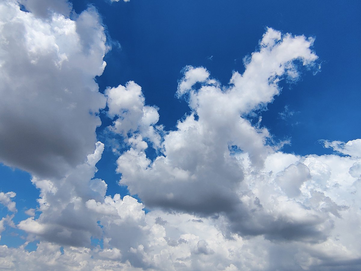rcbianxtra's tweet photo. Show me a better Cloud Photograph than this. https://t.co/W73yLtpyV7