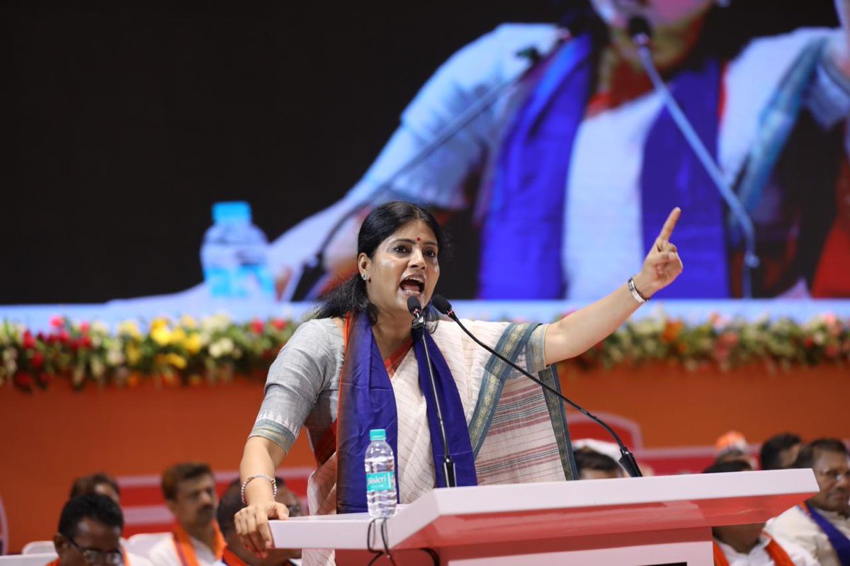 AnupriyaSPatel's tweet photo. डॉ साहब के पदचिह्नों का अनुसरण करते हुए शासन-प्रशासन-मीडिया-न्यायपालिका में वंचित तबके की भागीदारी के सवाल को हमारी पार्टी सदैव उठाती रहेगी।आज सभी ध्येयनिष्ठ कार्यकर्ताओं एवं पदाधिकारियों ने आगामी विधानसभा चुनाव में पार्टी की विजय का परचम लहराने के अपने संकल्प को पुनः दोहराया । https://t.co/pFhJNmgD7n