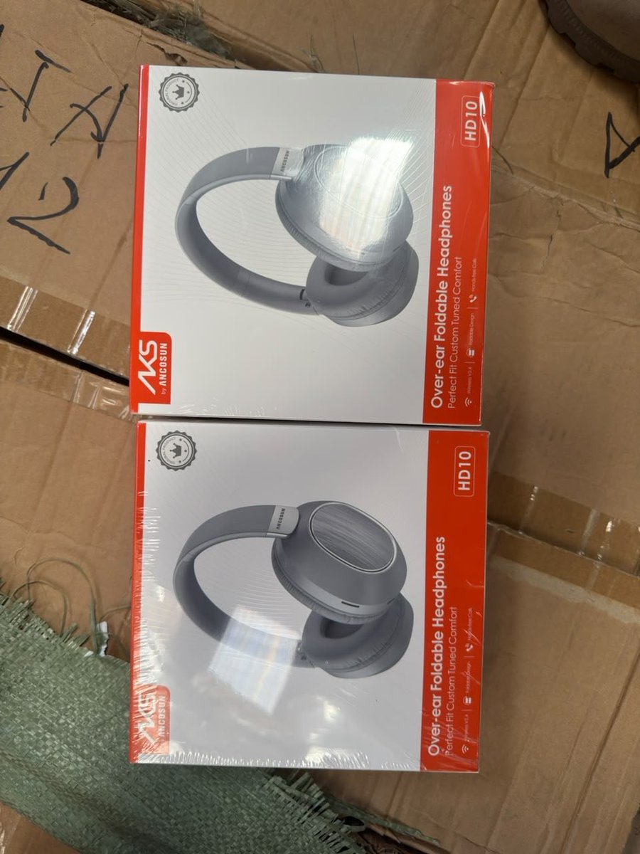 SENAE_Aduana's tweet photo. 🚨 ¡Golpe al contrabando! 🚨

Mediante un operativo de inteligencia ejecutado por nuestro Cuerpo de Vigilancia Aduanera en Quito, se logró la aprehensión de 2.955 auriculares que eran movilizados en un vehículo de alquiler y ocultos en varios cartones, intentando ser trasladados como encomiendas. 📦🎧

La mercancía no contaba con la documentación legal que respalde su traslado y posterior comercialización en el país. La aprehensión supera una valoración de 💰 $47.000.

Seguimos fortaleciendo nuestros controles para frenar el contrabando y proteger el #NegocioLegal y la economía nacional. 🇪🇨🛃 #LuchaContraElContrabando