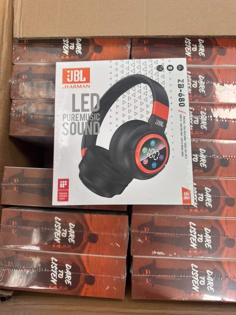 SENAE_Aduana's tweet photo. 🚨 ¡Golpe al contrabando! 🚨

Mediante un operativo de inteligencia ejecutado por nuestro Cuerpo de Vigilancia Aduanera en Quito, se logró la aprehensión de 2.955 auriculares que eran movilizados en un vehículo de alquiler y ocultos en varios cartones, intentando ser trasladados como encomiendas. 📦🎧

La mercancía no contaba con la documentación legal que respalde su traslado y posterior comercialización en el país. La aprehensión supera una valoración de 💰 $47.000.

Seguimos fortaleciendo nuestros controles para frenar el contrabando y proteger el #NegocioLegal y la economía nacional. 🇪🇨🛃 #LuchaContraElContrabando