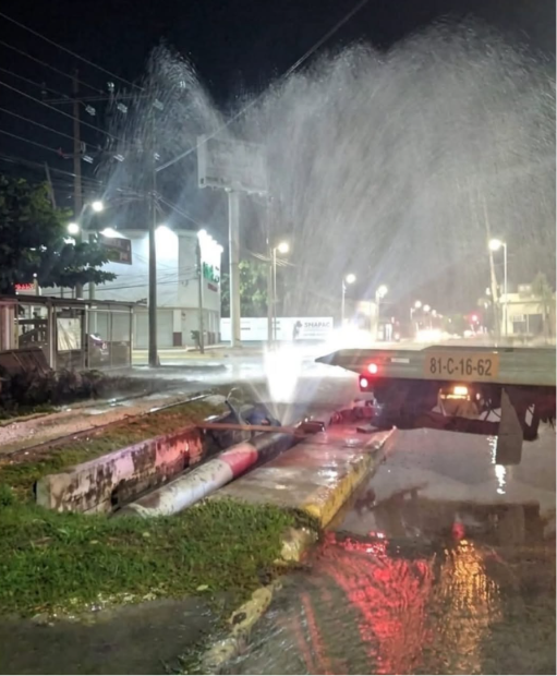 caucetv's tweet photo. 🚨 ¡AVISO IMPORTANTE A LA COMUNIDAD! 🚨

​El SMAPAC informa que debido a un accidente vehicular ocurrido en el cruce de la Av. Héroe de Nacozari con Av. Luis Donaldo Colosio, una de nuestras tuberías principales ha sufrido una fractura grave.
https://t.co/xmwEWLTN0Z https://t.co/OAjSUmVHGw