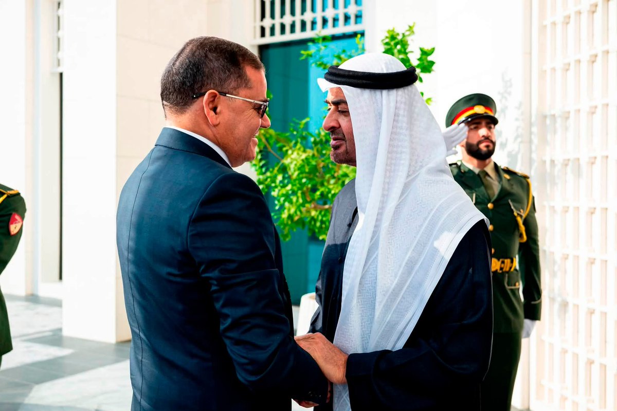 LibyanEmirates's tweet photo. استقبل صاحب السمو الشيخ محمد بن زايد آل نهيان، رئيس دولة الإمارات العربية المتحدة، اليوم الخميس في أبوظبي، رئيس الوزراء، عبدالحميد الدبيبة.

وبحث الجانبان سبل تعزيز العلاقات الثنائية بين البلدين الشقيقين، وتوسيع التعاون في المجالات الاقتصادية والاستثمارية، إلى جانب تبادل وجهات النظر حول عدد من القضايا الإقليمية والدولية ذات الاهتمام المشترك، بما يخدم مصالح البلدين ويسهم في دعم الاستقرار والتنمية

#ليبيا_الامارات