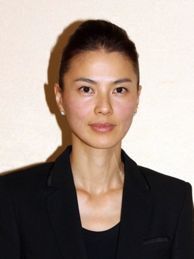 makki__luv's tweet photo. 背が高い女優の黒スーツ姿まじで大好き。
拝ませて。 https://t.co/o8nXVR0eOw
