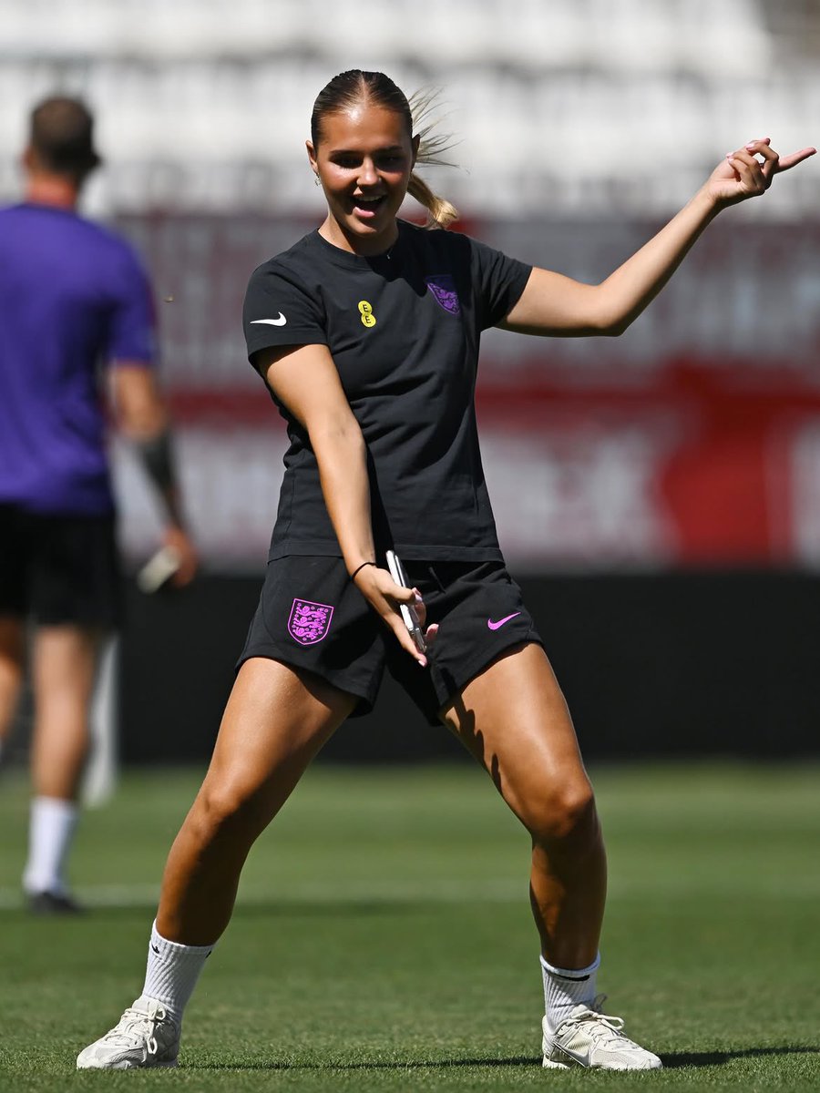 SevenoaksTownFC's tweet photo. 💃 if you’ve been named in the England U20s squad 🏴󠁧󠁢󠁥󠁮󠁧󠁿

Congratulations to former Sevenoaks Town youth player Jessie Gale on her latest call-up to the @Lionesses U20s! 🙌

Jessie and the rest of the Young Lionesses will head to the US Soccer National Training Centre in Georgia for a training camp and two matches against the USA and Colombia as preparations continue for the FIFA U20 Women’s World Cup later this year 🏆

Currently with Arsenal, Jessie enjoyed a standout 2025/26 campaign, gaining valuable senior experience during loan spells with Portsmouth and Bristol City. She was awarded Bristol’s Player of the Month and earned a nomination for the PFA Young Player of the Month in January 🌟 

Her debut goal for @bristolcitywfc, against Nottingham Forest, saw her win the Goal of the Month award, and later was voted the club’s Champagne Moment of the Year 🔥

🔵⚫️ | #Sevenoaks #STFC
