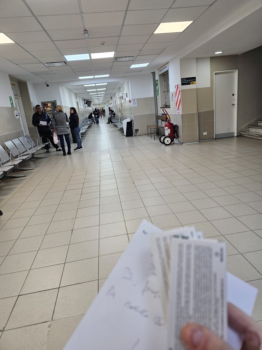 ValentinaEtu_'s tweet photo. Cada vez que me atiendo en los hospitales públicos de la Ciudad es una maravilla. Saqué el turno por el 147 para el traumatólogo en el Rivadavia, vine en horario y me atendieron en 5 minutos y me fui. Los que no tenemos obra social la verdad que lo agradecemos. https://t.co/Gtr6OBgHZL