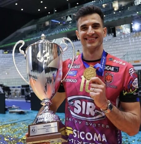 Baek_is_a_mochi's tweet photo. Wassim Ben Tara spoke about the reasons why he left Perugia: rumors began to circulate before the Club World Cup where it was said that Perugia wanted to sell him and were looking someone else to replace him. At that time, in many interviews of the president said that he did not satisfied with Ben Tara. Wassim was tired of the constant criticism made of him and the team, He specified that the problem was never the technical staff or the team he was comfortable with
.. but of the president. Presidency who said that he had severed the the contract because they could not offer him a higher figure than Japan. False. Ben Tara said that he understood that there was no longer a welcome at the club and knowing that we were going to sell him he decided to start looking at the offers and accepted what he thought was appropriate. He pointed out that he had two years of contract with Perugia and would not have left if the presidency had not said first that they wanted to sell him or if they had not belittled him as they have done.