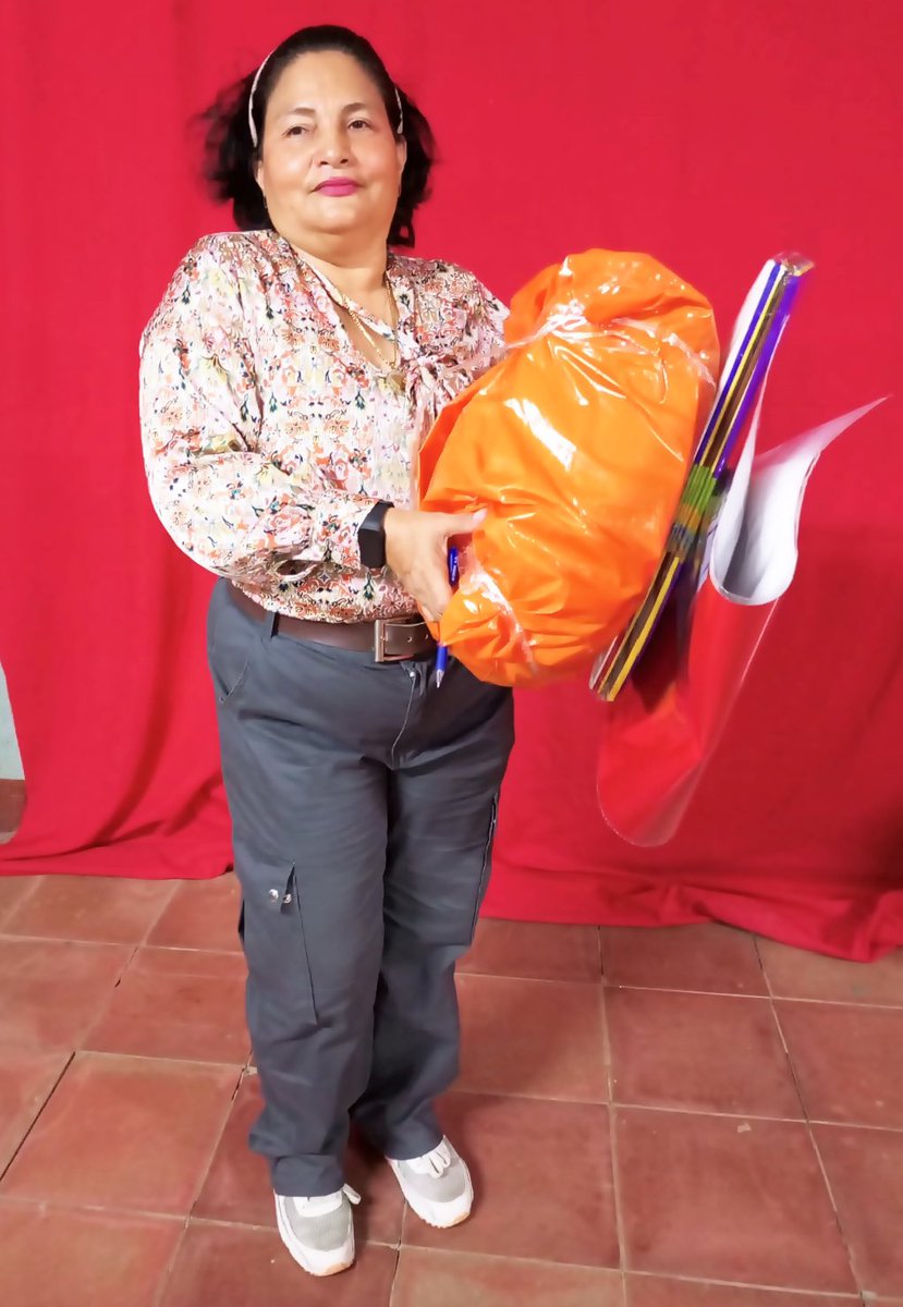 inpdm_d7's tweet photo. Entrega de material fungible a docentes del Turno Matutino. https://t.co/sJhldtV6JO