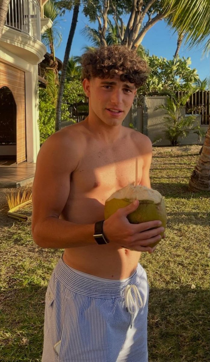 Xlol1249's tweet photo. Simone Pafundi finally posted his Mauritius dump🥵🥵🥵🤤🤤🤤 https://t.co/eGnqHXOkg8