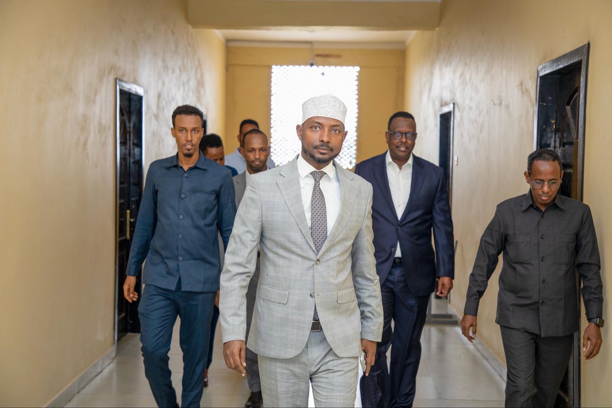 OCJSomalia's tweet photo. The Chief Justice, H.E. Baashe Yuusuf Ahmed, today officially launched the Somali Bar Examination, reaffirming that competent and ethical lawyers are essential to strengthening justice and public trust in the judiciary. https://t.co/qNfix9vbL2