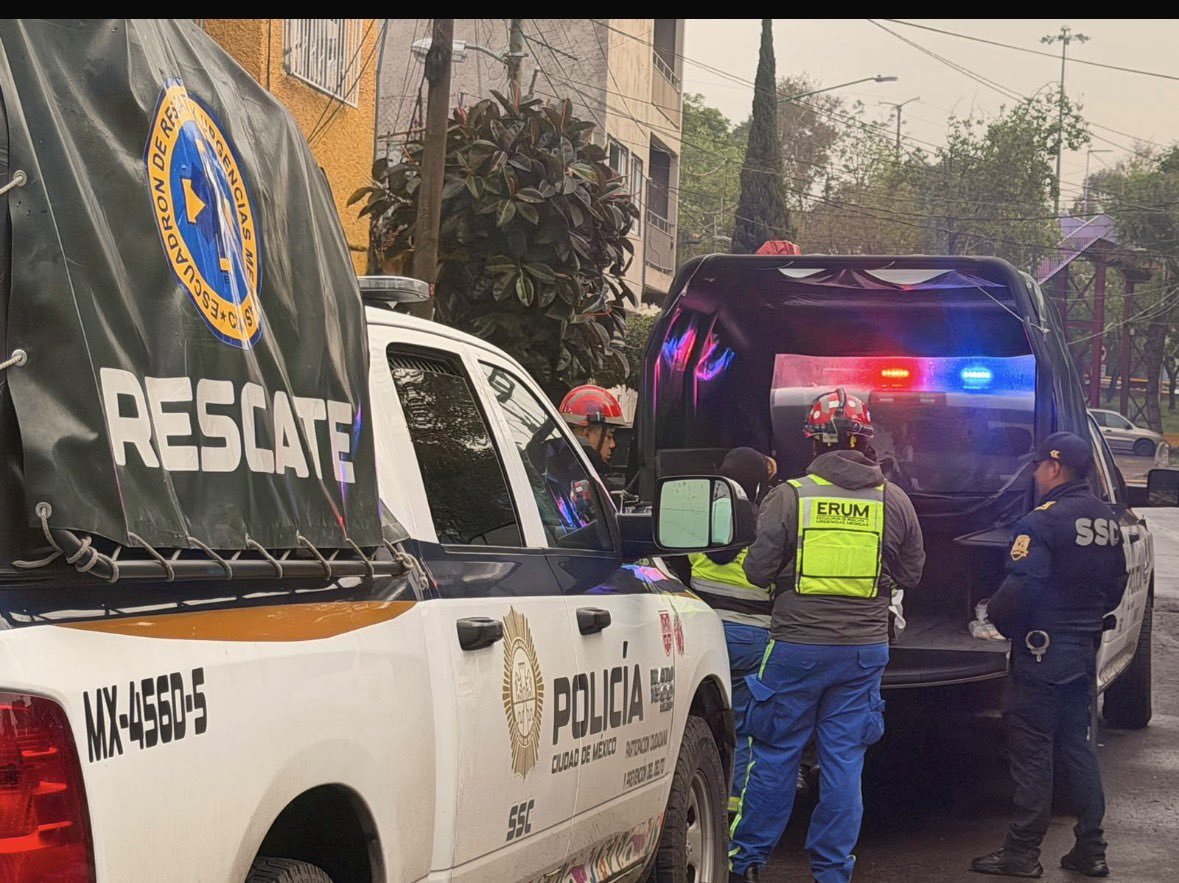 CorresponsalsMX's tweet photo. 👮Policías de la @SSC_CDMX resguardan la calle #Albéniz, de la colonia #Peralvillo, de @AlcCuauhtemocMx tras localizar un hombre en la calle con algunas manchas hemáticas.
#estados #seguridad #violencia https://t.co/rFfmjHnm7h