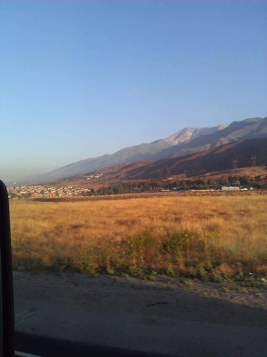 llerttikyram's tweet photo. A picture I took years ago while traveling through California via semi truck 🚛 💗 ⛰️ https://t.co/8ebWBwRnAG