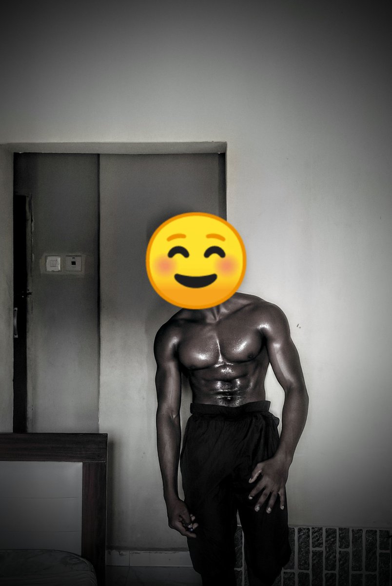 Fri_dayy2's tweet photo. Subscribe to my https://t.co/WsgQgRatjj for uncensored version of myself 🥵💦🥵 

Follow to see how I built this shit with my bodyweight 🤞🏾

#core #discipline #calistgenics #fyp #goviral #OlympiacosBC https://t.co/ImSz6rfiQ5