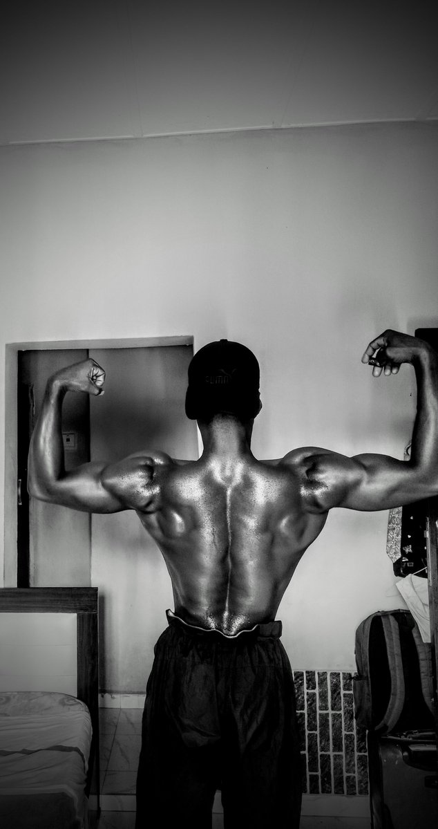 Fri_dayy2's tweet photo. Subscribe to my https://t.co/WsgQgRatjj for uncensored version of myself 🥵💦🥵 

Follow to see how I built this shit with my bodyweight 🤞🏾

#core #discipline #calistgenics #fyp #goviral #OlympiacosBC https://t.co/ImSz6rfiQ5