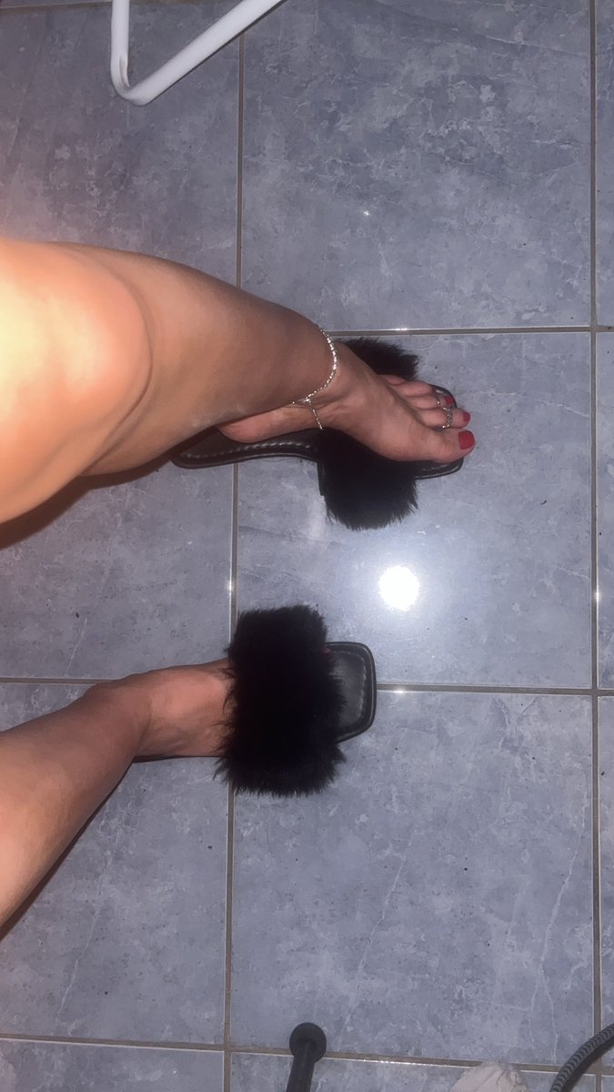 QueenKingFindom's tweet photo. ALERTE sur ce compte !
On est DEUX ici… mais c’est moi, Domina, qui vais prendre le contrôle et l’utiliser le plus souvent c’est moi qui vais vous faire craquer.
Qui est prêt à suivre la vraie patronne ? ❤️‍🔥
Like + RT si tu restes !
#Domina #Femdom #Dominatrice #NSFW https://t.co/nKO9oW6S4d