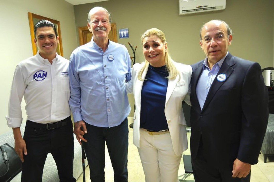 epigmenioibarra's tweet photo. Después de fallar en su intento de usar el mundial para convertirse en la copia mexicana de Milei; Ricardo Salinas Pliego cierra filas con Anaya, Téllez, Alito Maru Campos, Romero, Fox y Felipe Calderón en la que debe llamarse: #LaCruzadaDeLosTraidores. 

Su objetivo; que México se hunda, que Trump intervenga militarmente, que la relación diplomática se descomponga y la comercial se rompa, que la violencia criminal se desate. No importa que la gente sufra; lo único que les interesa es recuperar los privilegios perdidos. 

Actúan de manera criminal y suicida al mismo tiempo, sin considerar que, sus amos en Washington y en tanto que saben que son traidores y que quien traiciona una vez traiciona siempre, les desprecian y consideran desechables.