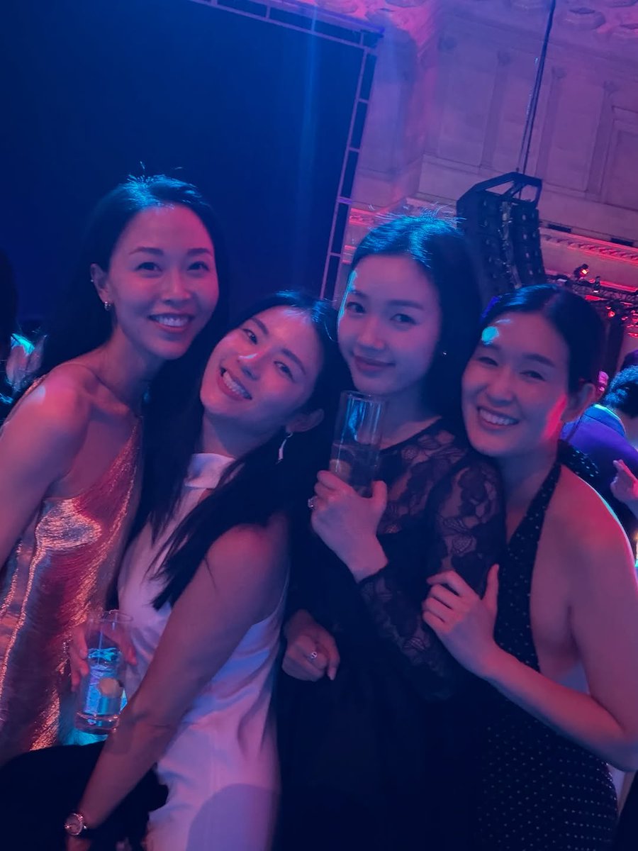 charlottejcho's tweet photo. 🌸 mayish https://t.co/oT2JyEfGtH