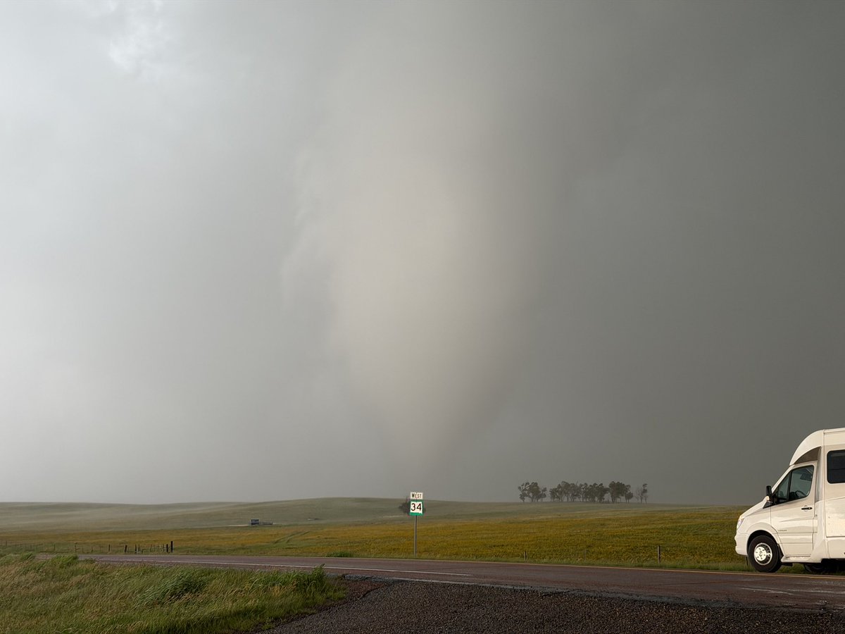 WxScholl's tweet photo. INSANE TORNADO INTERCEPT WEST OF WESSINGTON SPRINGS, SD MORE COMING SOON @NWSAberdeen #sdwx https://t.co/AX2oRH8GAM