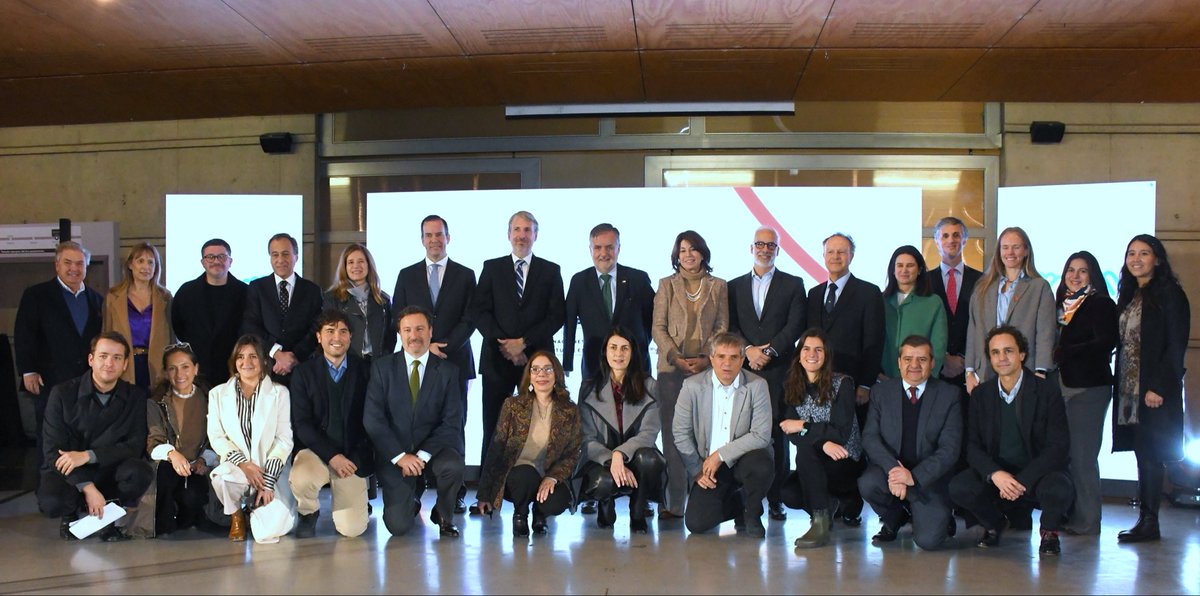 Scotiachile's tweet photo. 🎨🚇 La futura #Línea7 de @metrodesantiago también busca conectar a las personas a través del arte.

Con #RutaDelEncuentro, se incorporarán 21 murales en 19 estaciones.

En Scotiabank somos parte de esta iniciativa mediante la alianza #BancaPorElArte.

https://t.co/FHdEm0Xe7Y https://t.co/e7Nq52Rdt9
