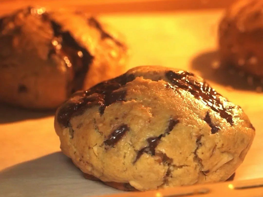 loyd_explosive's tweet photo. Just pulled these warm, buttery chocolate chip cookies fresh from the oven Kitchen smells like heaven u0026 my week just got way better! #BakingJoy https://t.co/VXtmRs818X