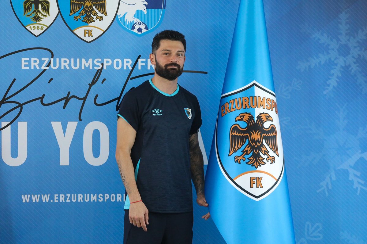 Erzurumspor's tweet photo. Takım kaptanlarımızdan Eren Tozlu’yla resmî sözleşme imzaladık. 

Camiamıza hayırlı olsun. 💙🤍 https://t.co/zDDdP55NyM