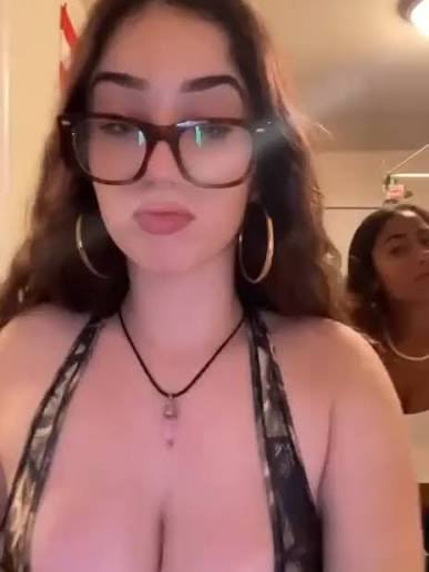 8382992jwjwj's tweet photo. Lily. Showing her big tits on FaceTime. Should I post the full videos? #bigtits #amateur #schoolthot #girl #naturaltits #busty #nsfw #snowbunny #whitegirl https://t.co/MuyCqfZgan