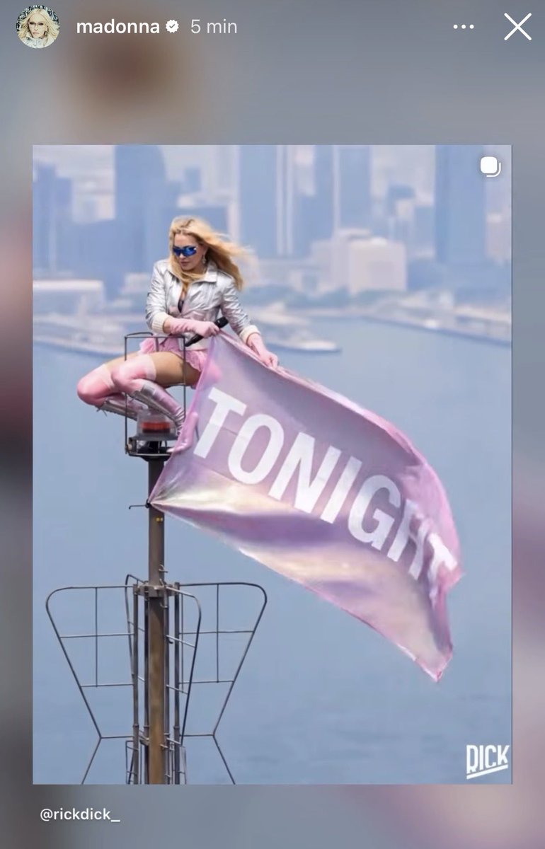 cicconerafferty's tweet photo. fico sempre encantada com os stories da Madonna em dia de lançamento, ela é muito atoa https://t.co/oF6NciaS80