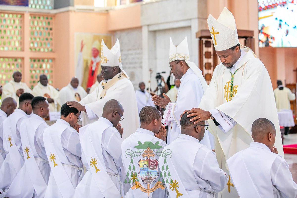 FrUgochukwu's tweet photo. Congratulations to the eight new deacons ordained to the priesthood today for the Jesuits Community in Kenya at the Holy Family Basilica, Nairobi.

📷: Archdiocese of Kenya https://t.co/RAM4lJdO5l