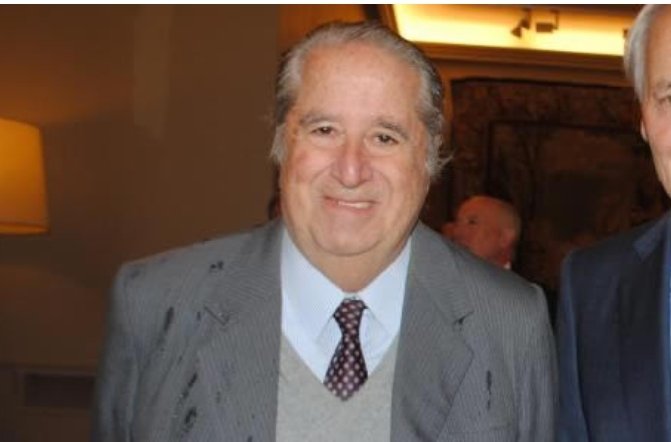 GustavoPintos60's tweet photo. Pablo García Pintos fue Director del BROU representando al Partido Nacional. Se supo que usaba la tarjeta de crédito corporativa del BROU para hacer retiros en efectivo de cajeros automáticos y se lo entregaba a su partido según el mismo lo dijo. Verdadero rostro de piedra que nunca fue preso.