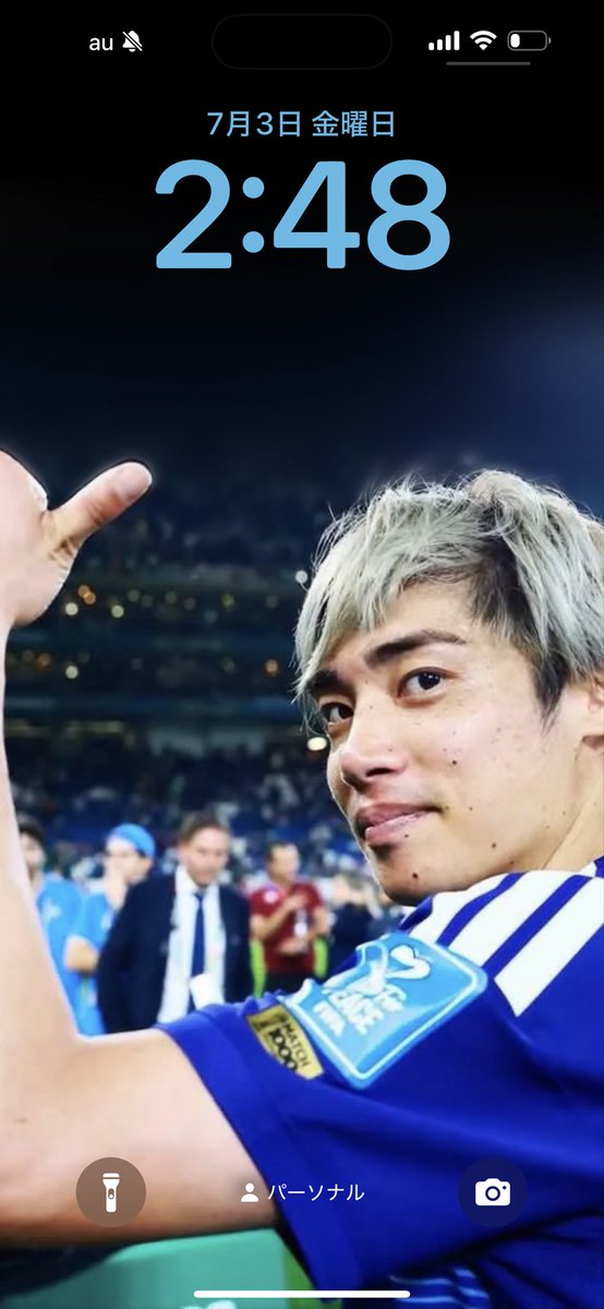 aicamptree's tweet photo. なんかサッカーのこと考えちゃうけどSNSで泣き顔流れてくるの胸が苦しくて
とりあえず伊東純也待受にした(寝ろや) https://t.co/OxDB4LzRy0