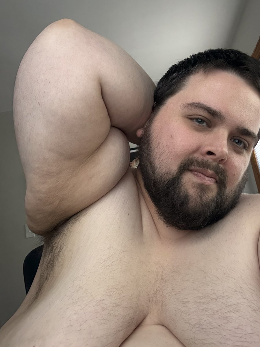 bbdude123's tweet photo. Trying to beat the heat https://t.co/E0QJNop9ed