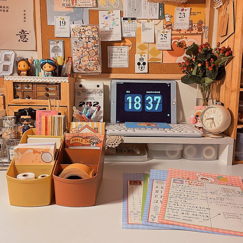 KendallDDBB07R's tweet photo. Turn an old glass jar into a cute desk pen holder by cutting the edge and adding some colorful washi tapes! It’s a quick and zero-waste craft https://t.co/14V8KJcsBC