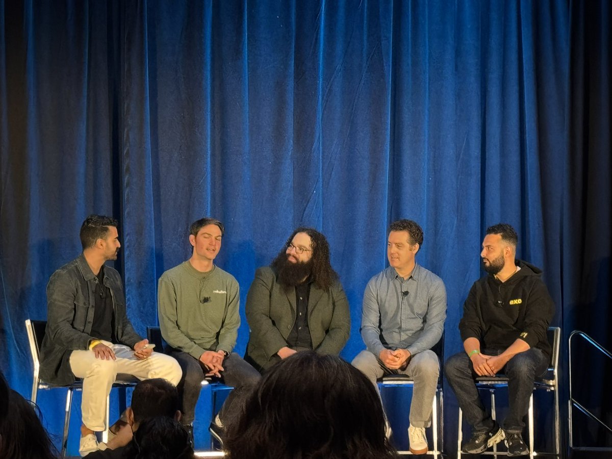 llm_wizard's tweet photo. First panel is stacked!

@TheAhmadOsman getting a round of applause - seems appropriate for today. https://t.co/gb7CCMZFJK