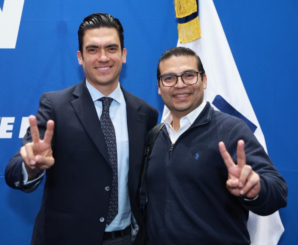 JorgeRoHe's tweet photo. ¡Feliz cumpleaños, @MartinArango! 

Espero que hoy sea un día para disfrutar, celebrar y compartir con las personas que más quieres. Te deseo un año lleno de salud, grandes satisfacciones y mucho éxito al frente del PAN en Querétaro. 🇲🇽

¡Te mando un fuerte abrazo! https://t.co/8iXPve2EVz