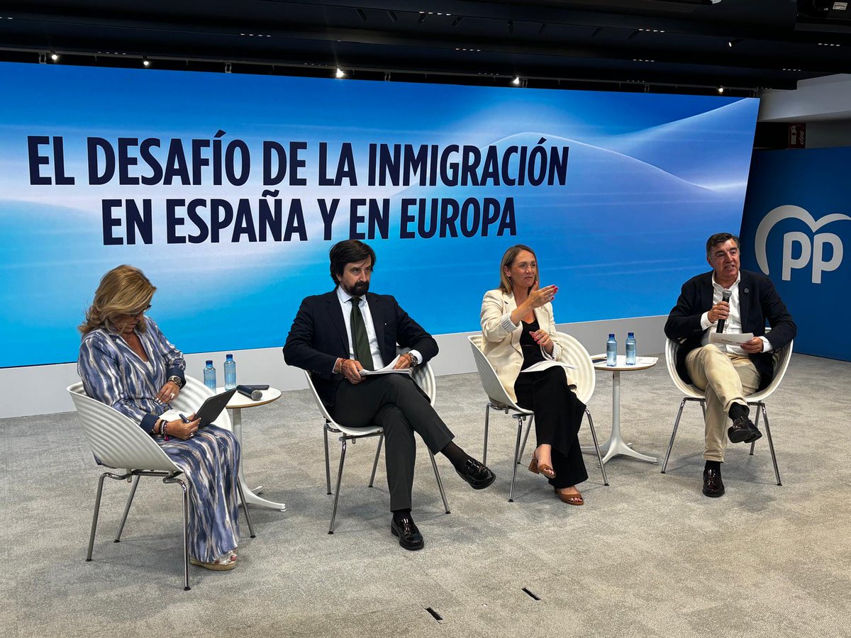 PPVillaVallecas's tweet photo. Hoy hemos asistido a una nueva jornada de #HablemosClaro sobre el desafío de la inmigración en España y Europa. Un espacio para analizar este reto con responsabilidad, legalidad y propuestas. Seguimos trabajando y formándonos. #PPMadrid #VillaDeVallecas https://t.co/IQncAFAoGL