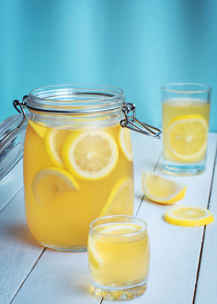 JohnnyHopkzozc's tweet photo. Craving a quick, refreshing pick-me-up Whip up a 3-minute iced lemon honey tea! Squeeze 1 lemon wedge, stir 1 tsp honey into cold water, add ice u0026 a mint sprig—perfect for hot afternoons! https://t.co/R5gRbXC5il