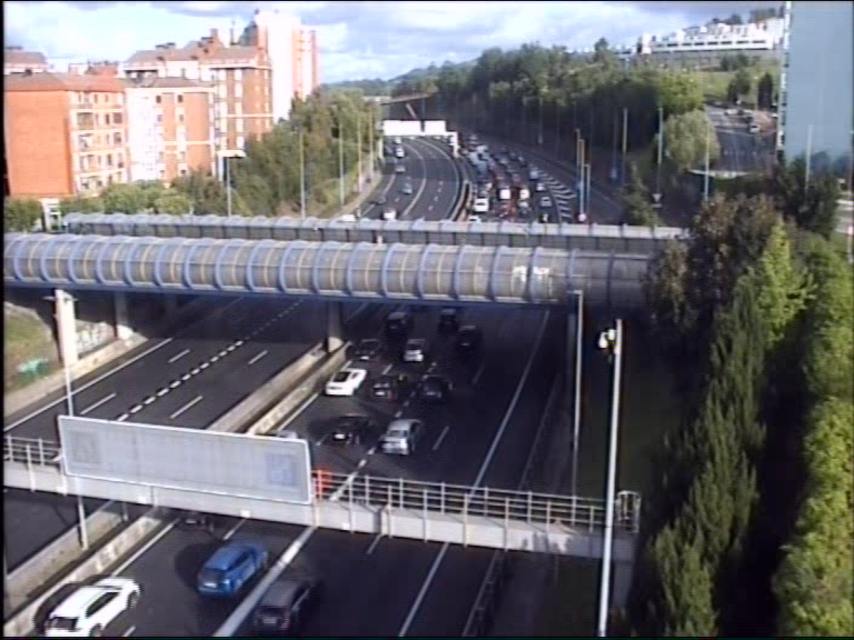 trafikoaEJGV's tweet photo. 🚗💥🚗Hainbat ibilgailuren arteko #Istripua #Bi10 Km 121 #Barakaldo-n Galdakaoko norantzan.
❌2 errei ITXITA.
🚚🚗🏍️#Autopilaketak.
🚗💥🚗Accidente múltiple en Bi-10 Pk 121 Barakaldo sentido Galdakao.
❌2 carriles CORTADOS.
🚚🚗🏍️Retenciones.
☎️011
#Trafikoa https://t.co/lvAcLnU97m