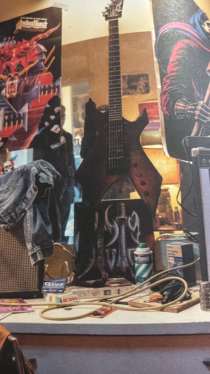 munsonswalkie's tweet photo. The little details of his room I’m crying why does he have pepper https://t.co/m4r2GOH6EZ