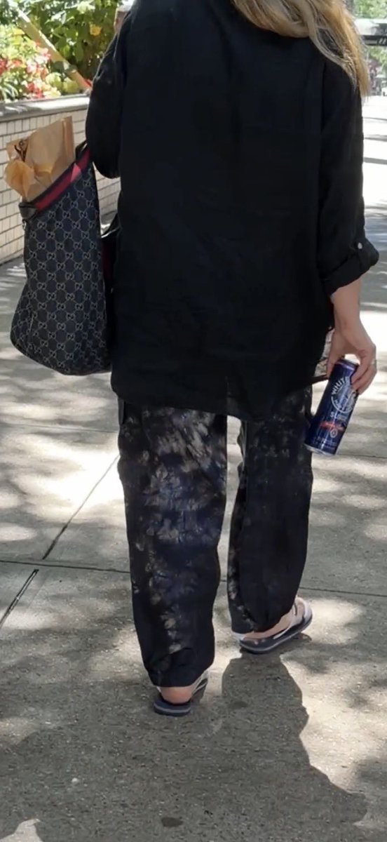 rgkuzma's tweet photo. Really admire this chic diva absolutely downing a white claw surge before 11am on the UES https://t.co/aFVMbK8KBI