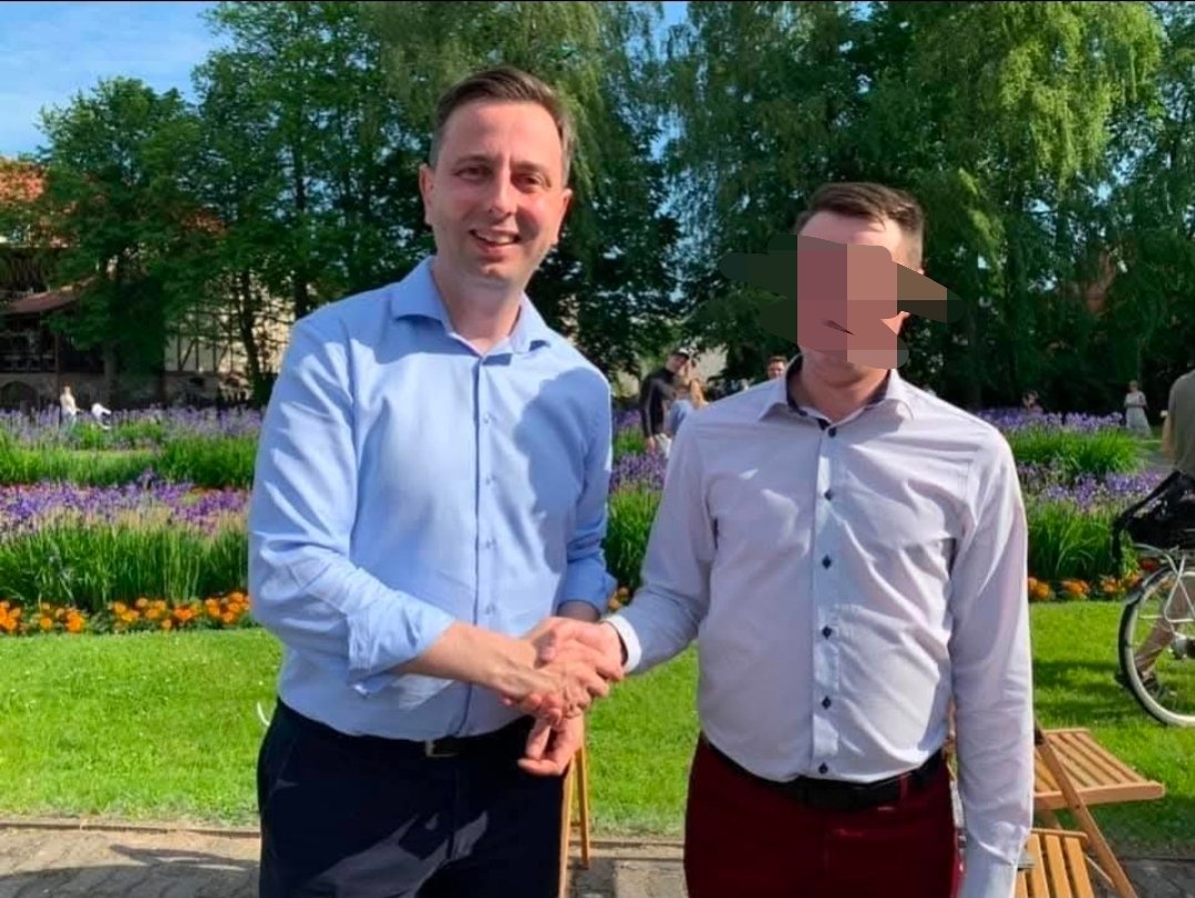 Marek_Kuna_'s tweet photo. ‼️BUM‼️

Nowe PSL i nowe afery‼️

Pan Ariel - partyjny kolega Kosiniaka-Kamysza - zaspokajał swoje dewiacyjne pragnienia pedofil*ską pornograf*ią‼️

Ale tego było mu mało - tym dzieciom trzeba było jeszcze łamać palce‼️

Wszyscy WON‼️‼️‼️‼️
🤮🤮🤮 https://t.co/FCxm6xhSuj