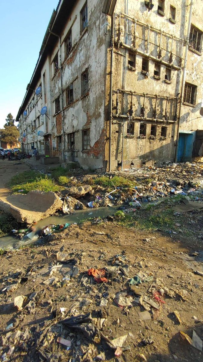 1desertstorm's tweet photo. @DrLimukaniMathe @JacintaNgobese Here are pictures of Harare Zimbabwe  🇿🇼 https://t.co/j4QTt5BmMb