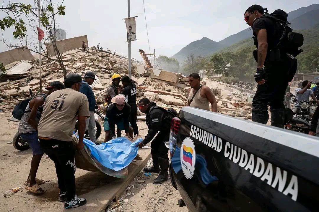 AdaCmkc's tweet photo. Fuerza Venezuela, Cuba esta con ustedes
#CubaSolidaria #VenezuelaNoEstáSola #SantiagoDeCuba
@LaCmkc https://t.co/YS3Aemhpmo