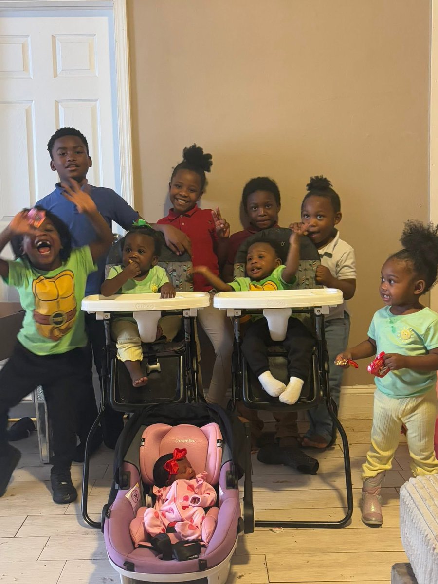 WhiteGirl1776's tweet photo. black woman brags about buying $1,000.00 worth of sugary snacks and junk with EBT. 

NINE KIDS ALL different DADS, and just turned 27! 

SHOCKER… she’s doesn’t work 🙄

Meanwhile young White families are struggling to even support one child. https://t.co/z5BkJlDuSK