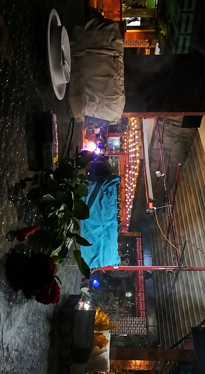 eeyuperturk's tweet photo. Gece omzuma dokundu usulca,
Dinlen dedi, dünya biraz beklesin.
Ben de bir gül koydum kalbime,
İlk kez acele etmeden sevdim. https://t.co/CcdvdHXNE5