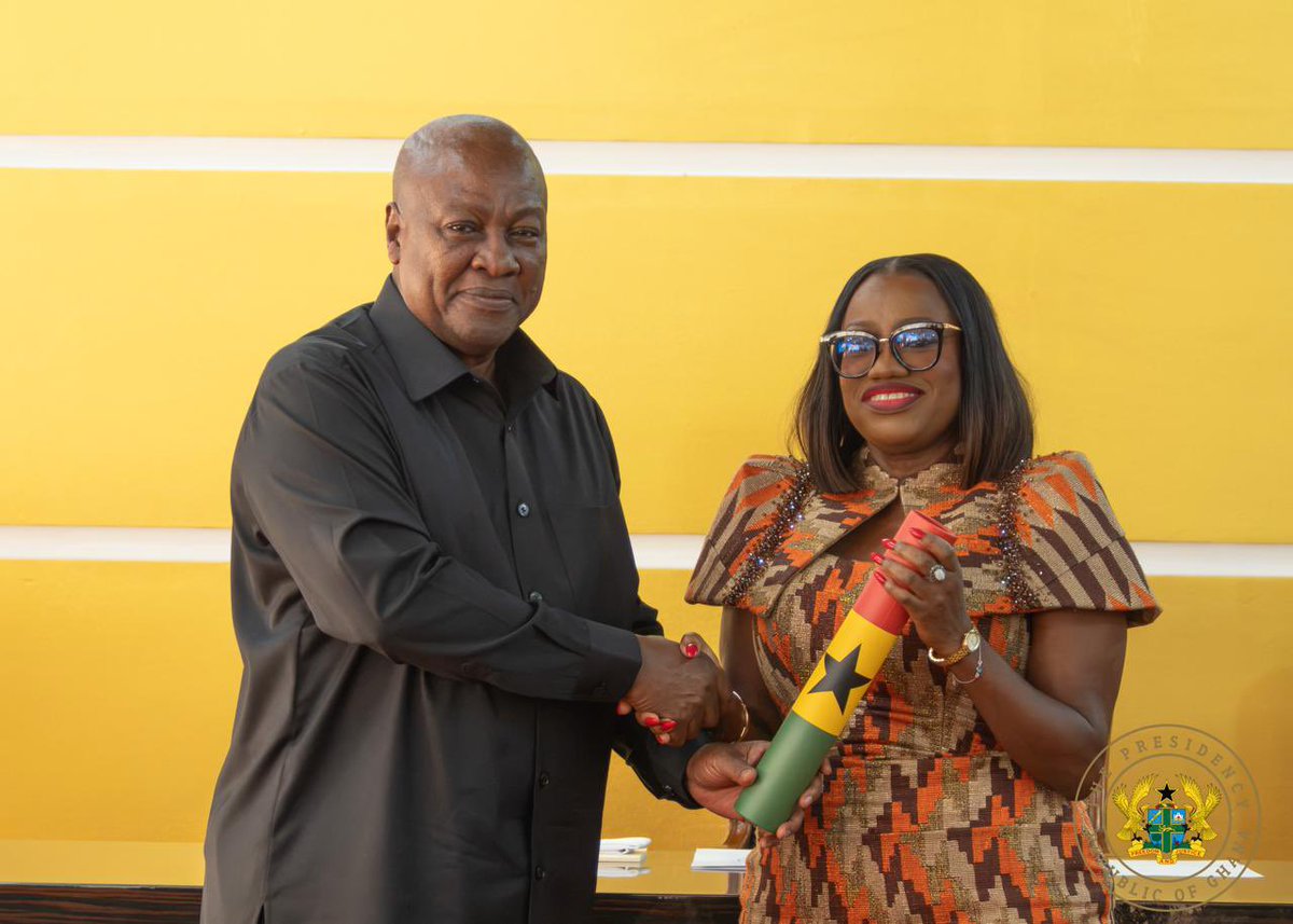 GTV_Ghana's tweet photo. In pictures; 

Swearing in of Dr. Pamela Graham’s first female Auditor-General of Ghana.

#GBCNews #AuditorGeneral https://t.co/ZFDYvzF6hy
