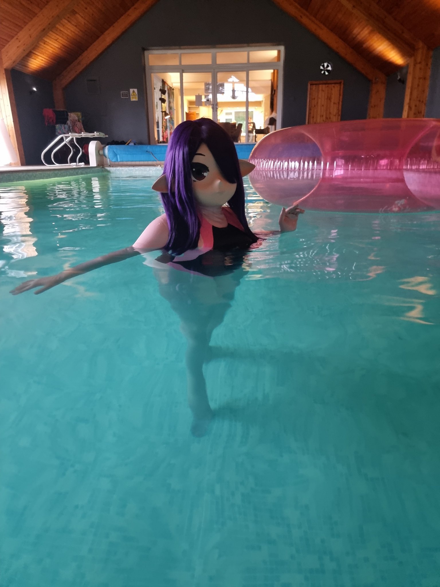 *wet elf noises!* 💦 📸: sapphirekig (bluesky) #latex #swimsuit #pool https://t.co/InNnoM2bzu