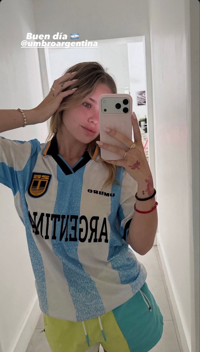 anaj52345's tweet photo. Buen día!👑💖
@Not_Locals 
#CotyEnElMundial https://t.co/ID8WeFRBhs