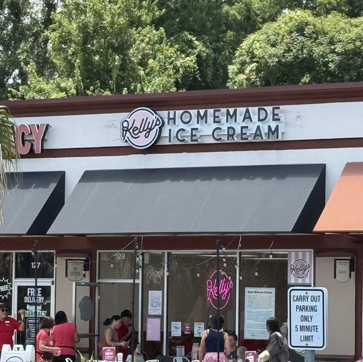 ryanelijah's tweet photo. Two causes worth supporting today in Lake Mary! @AARPFL treated guests to delicious ice cream at @KellysHMIC.  I stopped in after we shot a video ad nearby. Great decision! 🍦 Kelly’s is an important small business with several locations in Central Florida. https://t.co/WQGTtkY3Ne