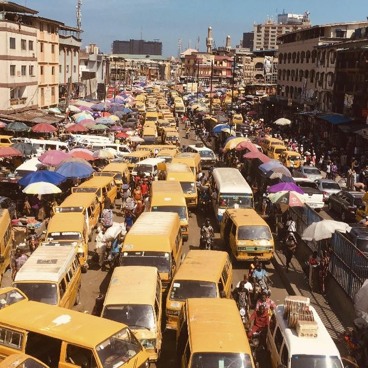 bpthaber's tweet photo. Dünyada trafiğin en yoğun olduğu ülkeler belli oldu.

— 1. Nijerya
— 2. Kosta Rika
— 3. Sri Lanka

— Türkiye, listede 13. sırada yer aldı. https://t.co/GGsOfyp8dx