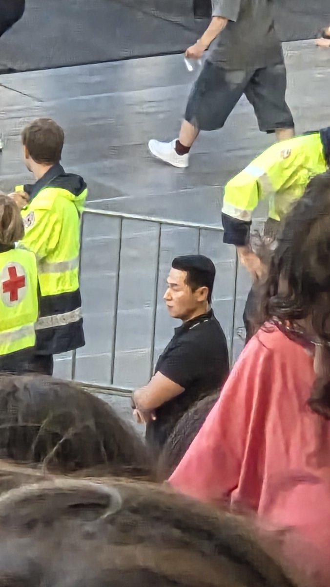 _eltm_'s tweet photo. Everyone screamed for Mister Lee, he has his own fandom 😭💕

#BTS_ARIRANG_BRUSSELS
#BTS_WORLDTOUR_ARIRANG 
#BTS_WORLDTOUR_ARIRANG_BELGIUM 
#BTS_WORLDTOUR_ARIRANG_BRUSSELS https://t.co/xuASELgzbJ