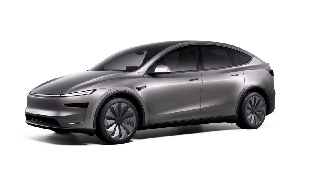 niccruzpatane's tweet photo. Tesla has OFFICIALLY launched the six-seater Model Y L in the US! 

• $61,990 for Launch Series Trim 
• 12 months of FSD with Launch Series (Subscription begins after)
• New 20” UberHelix wheels
• Zen Grey Interior 
• Cosmic Silver Paint https://t.co/gf0tFNhBwv